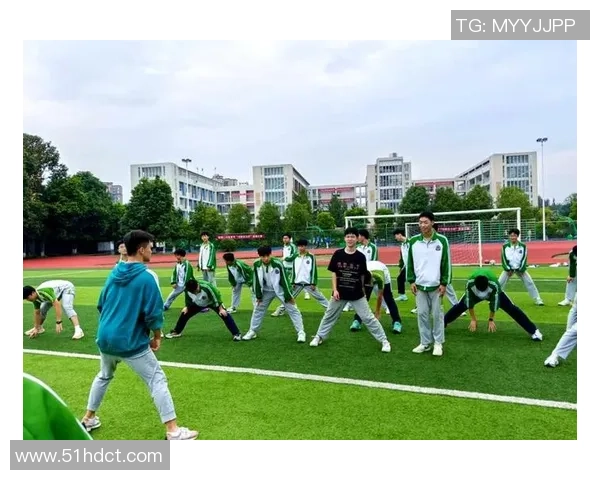 学生足球战术研究与实践探索提升青少年团队协作与竞技能力的有效途径 学生足球战术研究与实践探索提升青少年团队协作与竞技能力的有效途径